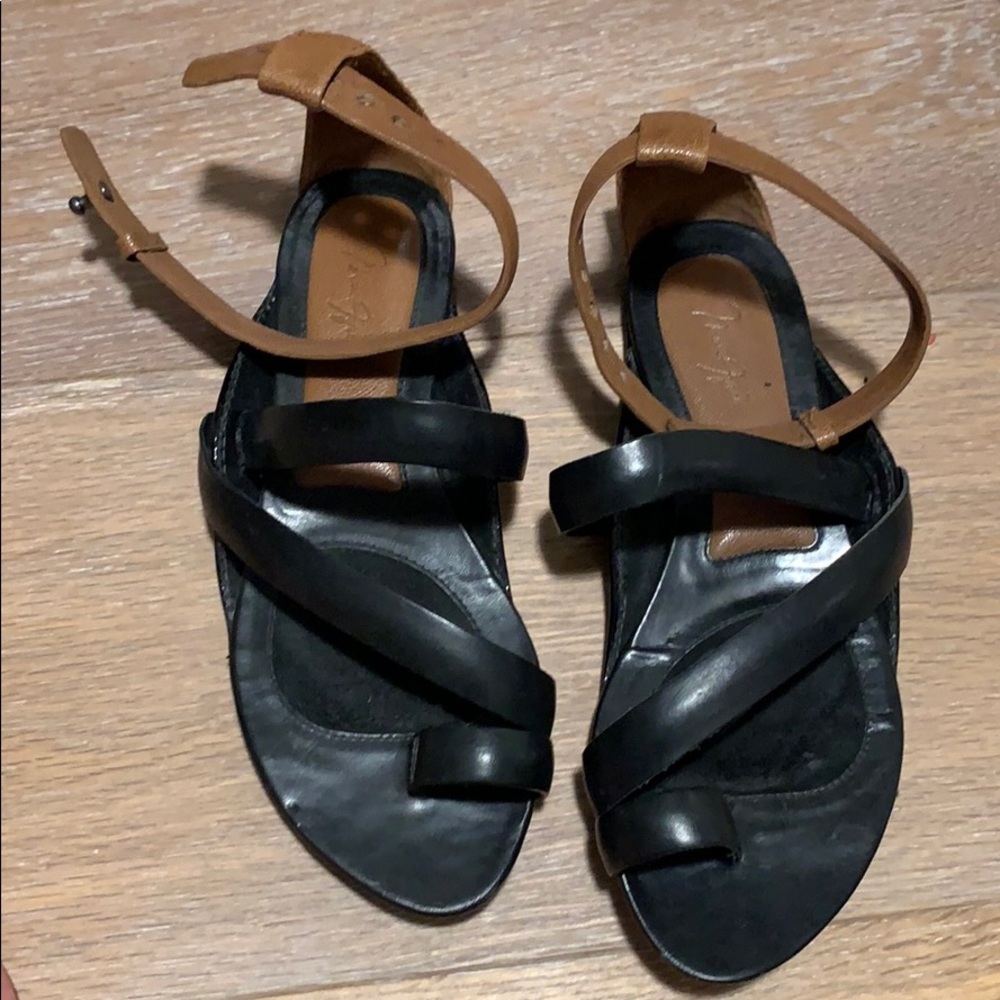 Bcbg Max Azria Freja sandal size 7 black tan